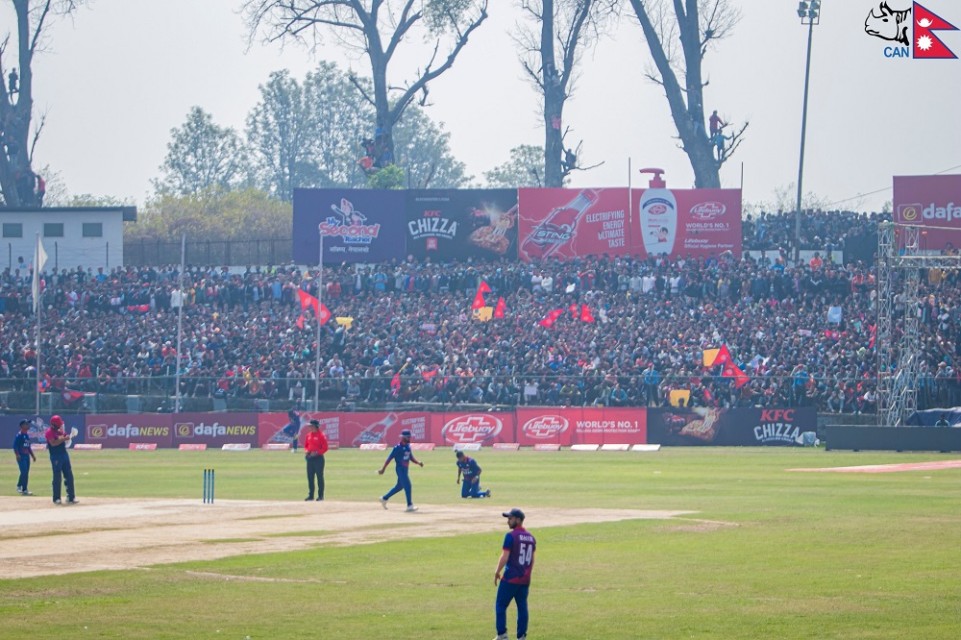 यूएईको गुम्यो पाँचौ विकेट